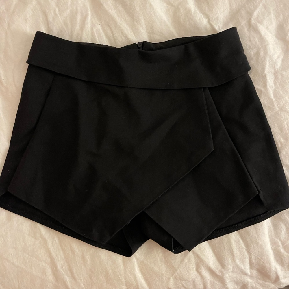 Black asymmetrical skirt M